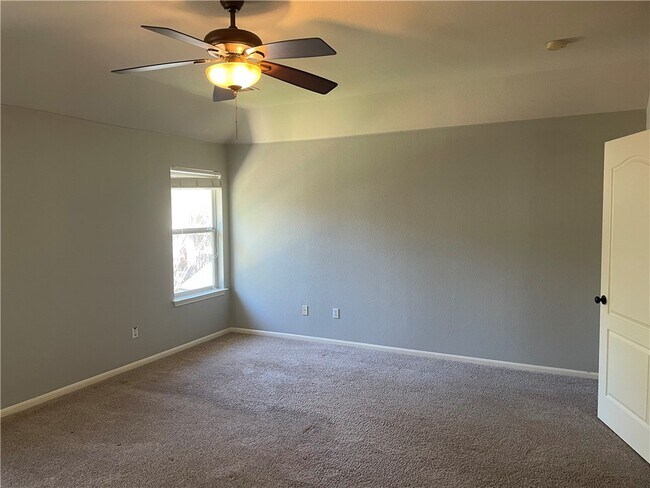 Building Photo - 3610 Eagles Nest St