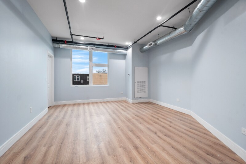 Building Photo - 9865 W Roosevelt Rd