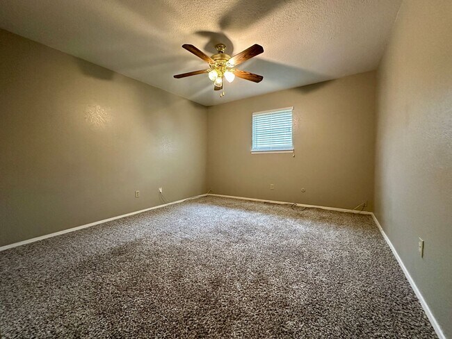 Building Photo - 148 Bowie Ln