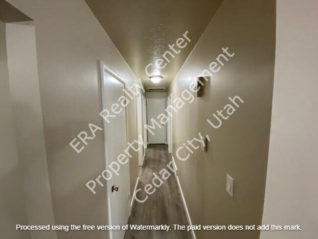 Building Photo - 394 S 500 W