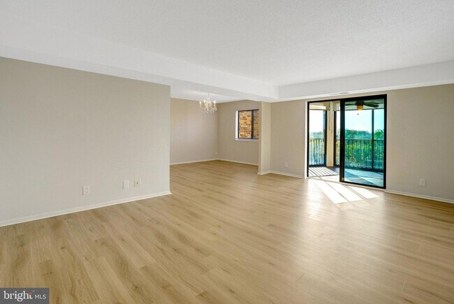 Building Photo - 5904 Mt Eagle Dr