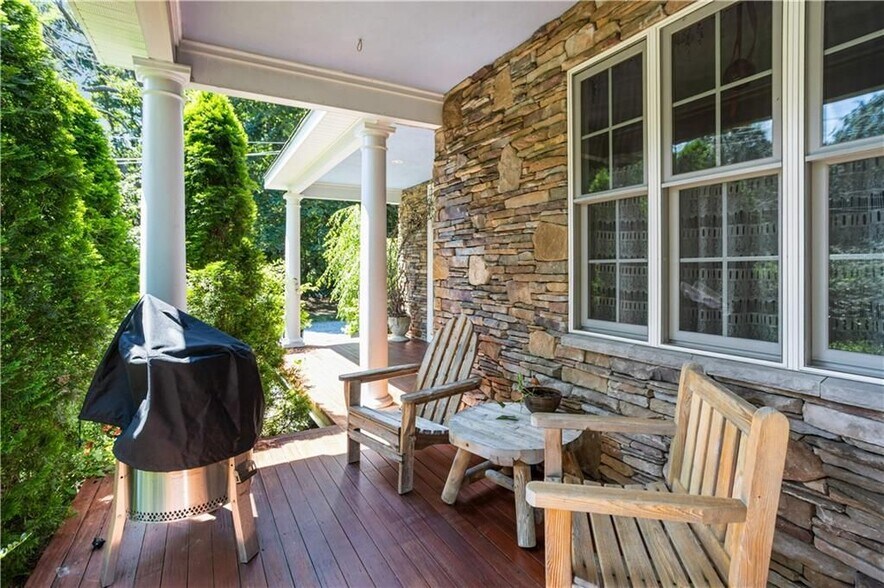 Building Photo - 93 Kickemuit Ave