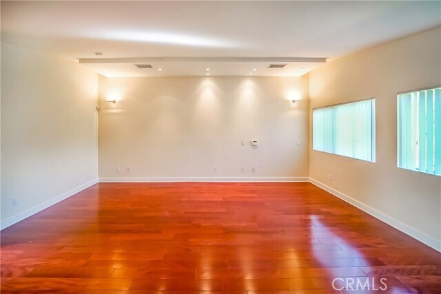 Building Photo - 5512 Leghorn Ave