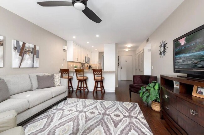 Building Photo - Move-In Ready 2BR/2BA Condo in Prime Cortez Hill Location!