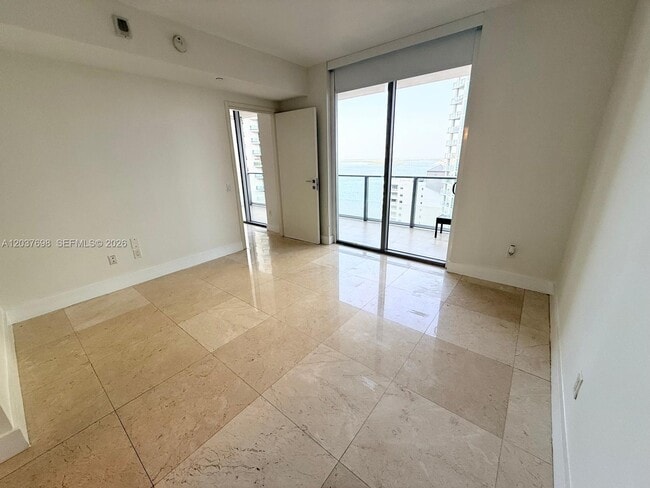 Building Photo - 1300 Brickell Bay Dr