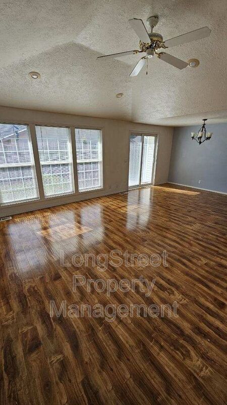 Building Photo - 2565 Burlington St NE