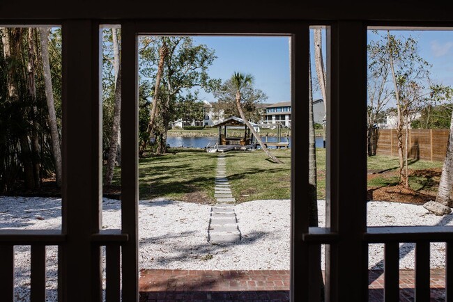 Building Photo - Riverfront Oasis in the City of Tampa!