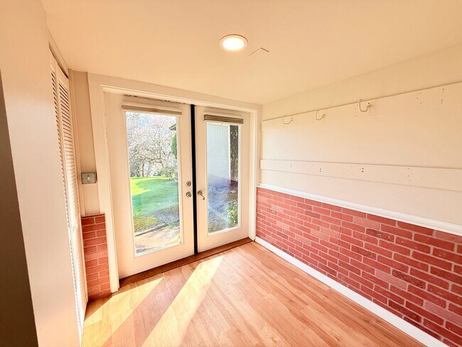 Building Photo - North Queen Anne Home