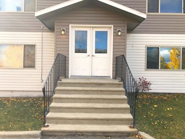 Primary Photo - 2553 South Ridge Dr