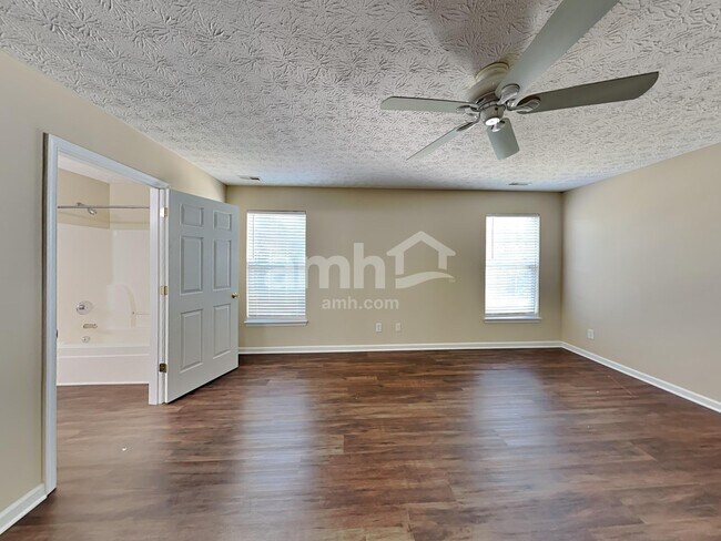 Building Photo - 6031 Delfair Ln