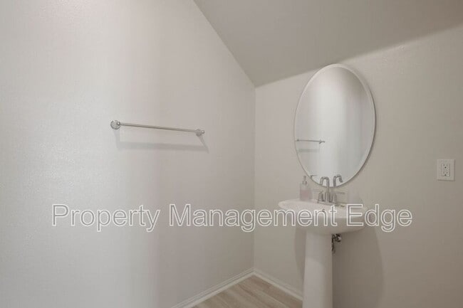 Building Photo - 40268 Birchfield Dr