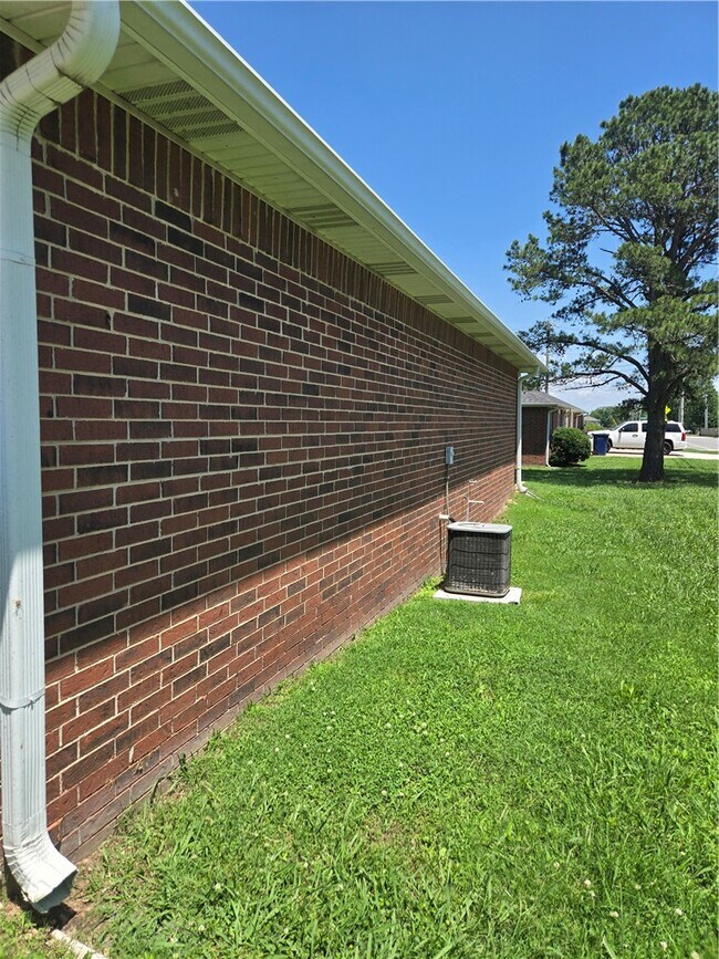 Building Photo - 2159 Kristy Ln