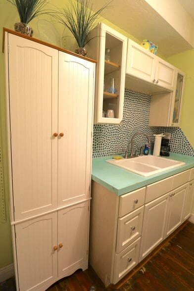 Building Photo - 2016 Hallwood Pl