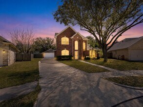 Building Photo - 1727 Park Forest Dr