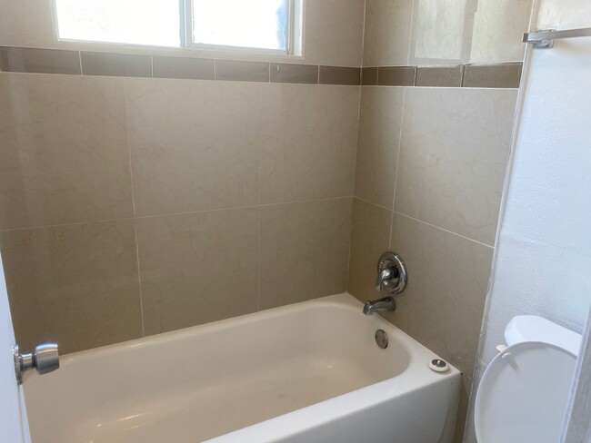 Building Photo - Great one bedroom in Hyde Park!