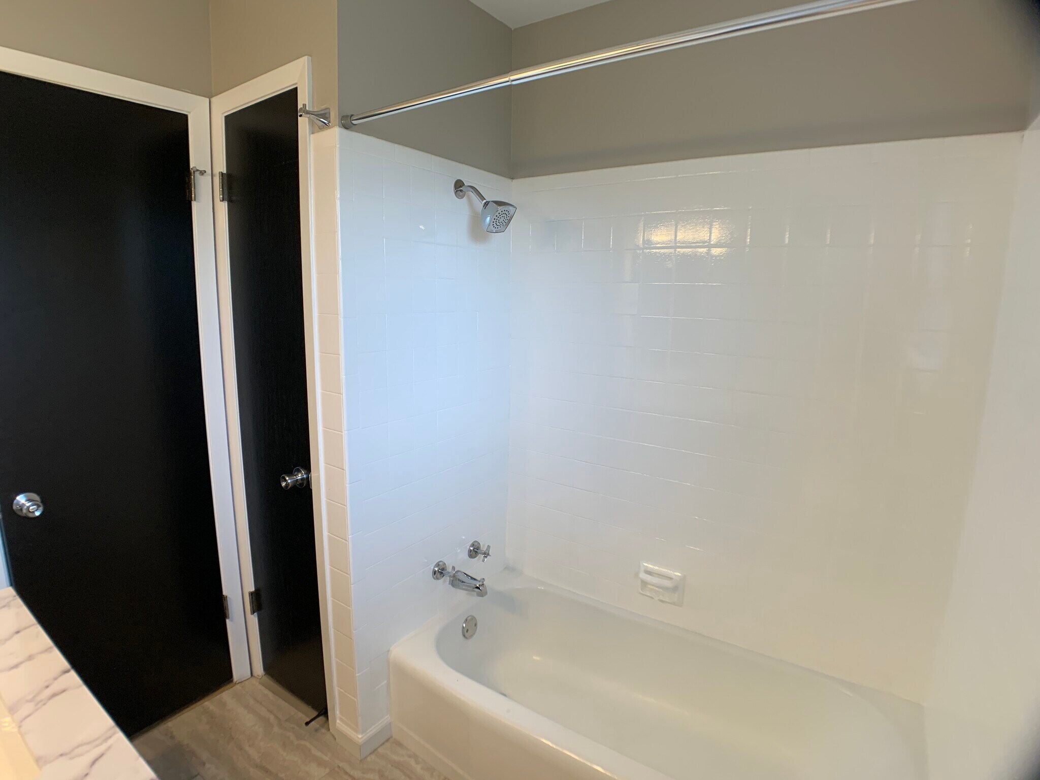 Building Photo - 211 Wedgewood Dr