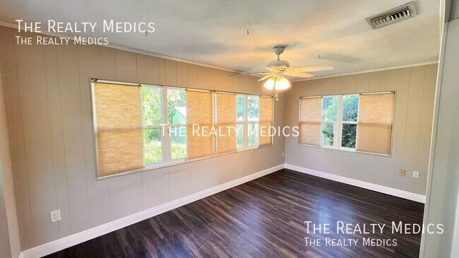 Building Photo - 929 Dupont Ave