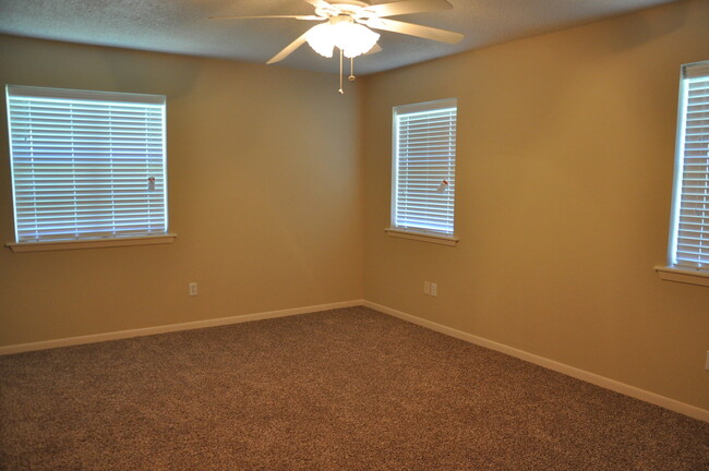 Building Photo - COMING SOON! Updated 3 Bedroom in Lindale ...