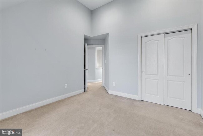 Building Photo - 174 Chevy Chase St