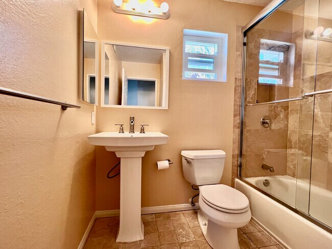 Building Photo - 28556 Rancho-Laguna