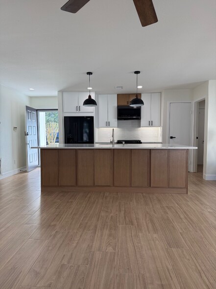 Building Photo - 1 Redberry Ct