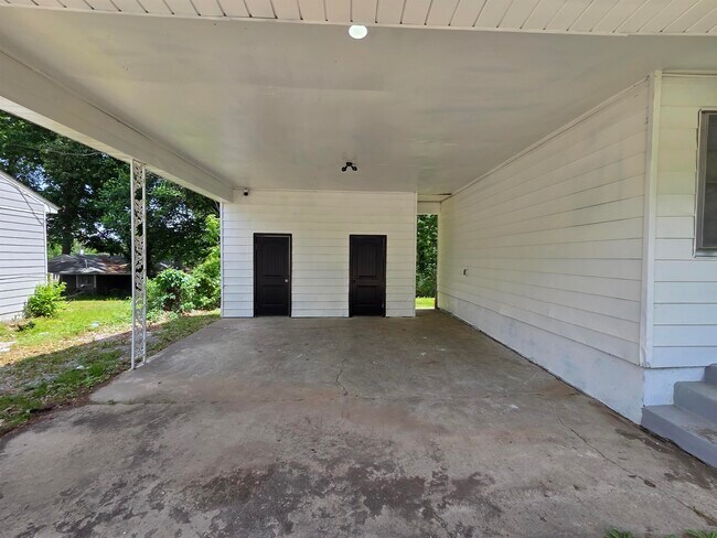 Building Photo - 3992 Ridgedale St