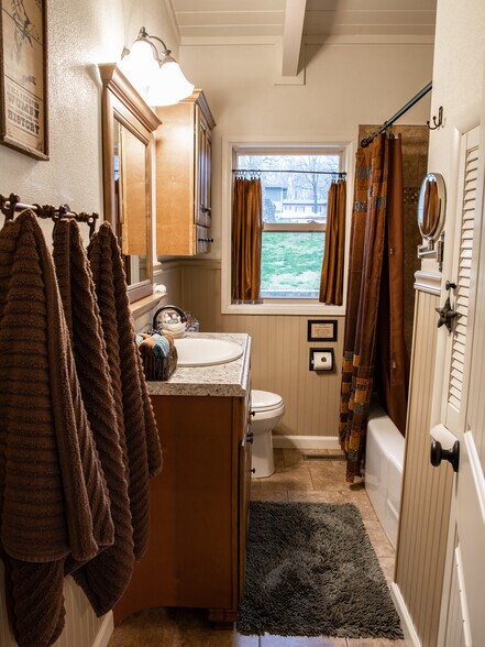 Bathroom - 1114 W 17th St