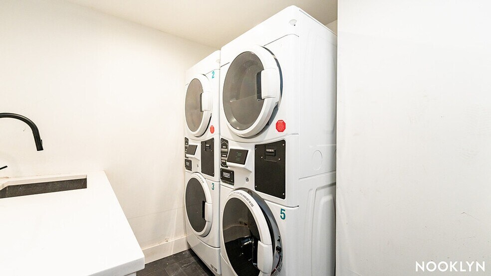 Building Photo - 19 E 31st St