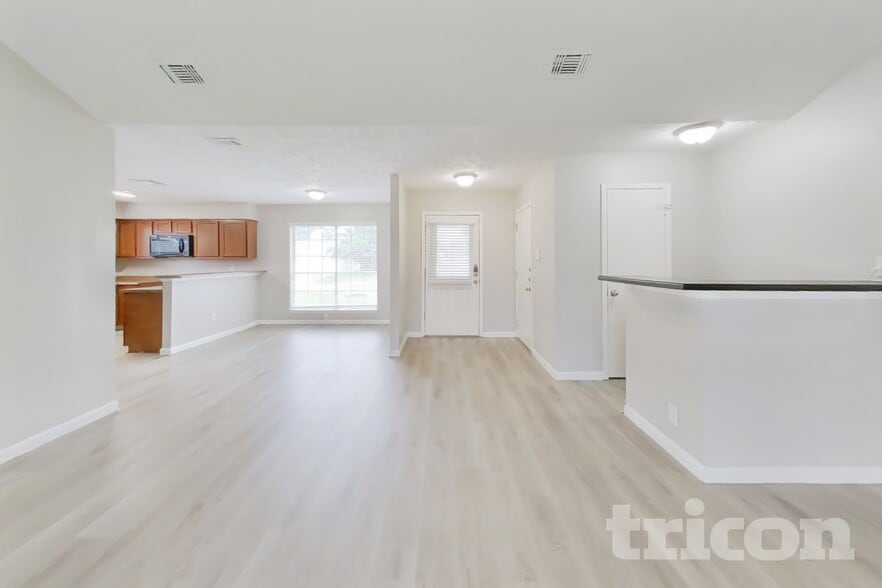 Building Photo - 14831 Waterside Dr
