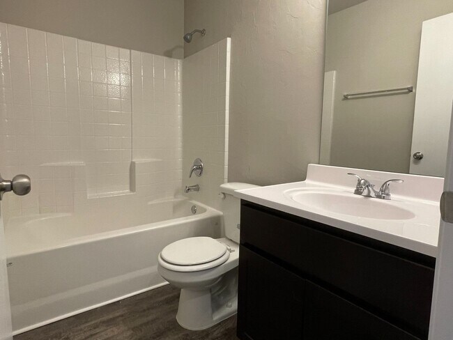 Building Photo - Wonderful Home in El Reno! 4 Bedrooms, 2 Bathroom