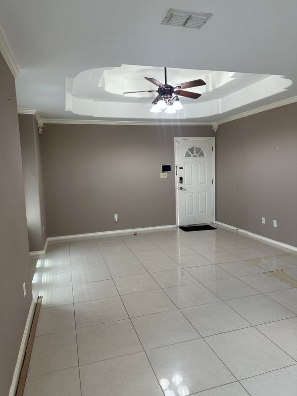 Building Photo - 720 S Logan Dr