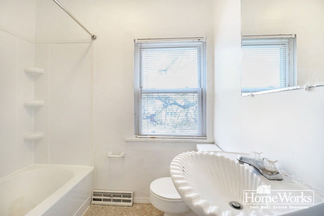 Building Photo - 415 E Broadway St