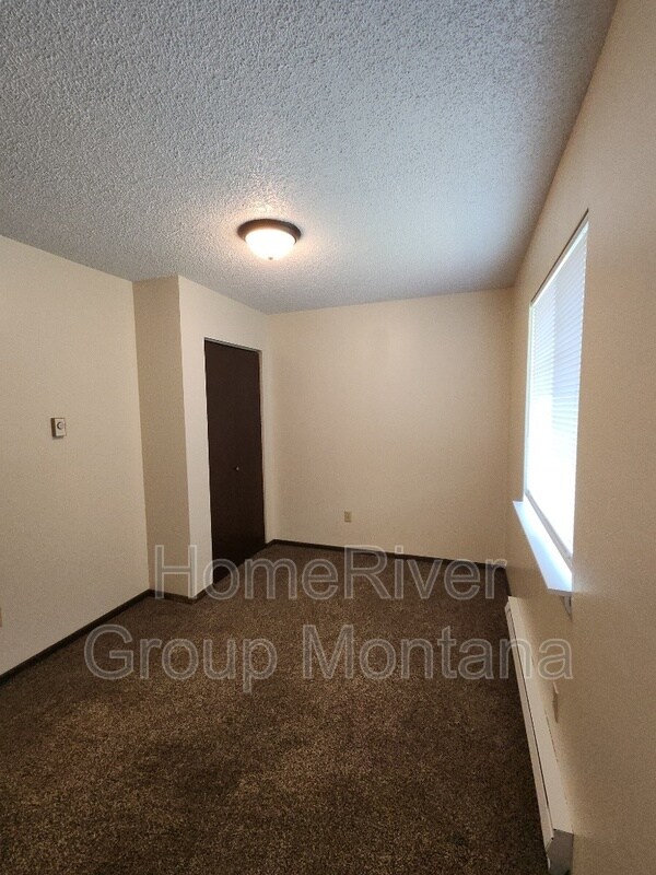 Building Photo - 2111 S 4th St W