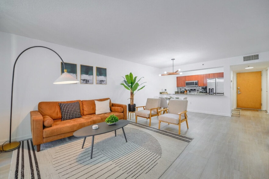 Building Photo - 1 SE 12th St