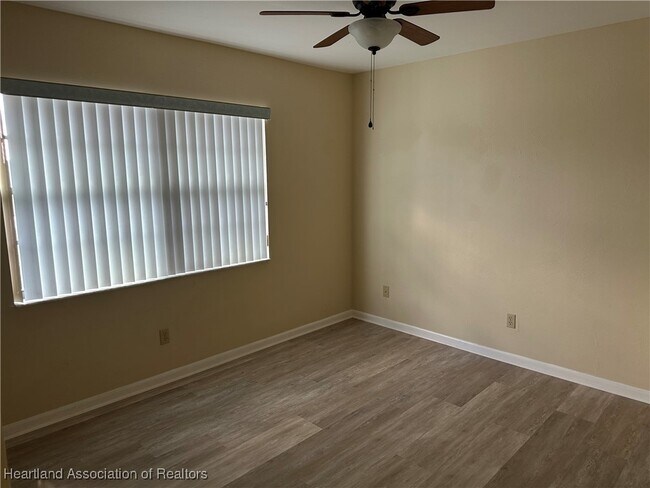 Building Photo - 2531 N Orangewood St