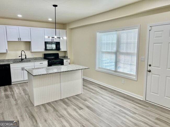 Building Photo - 4001 Oak Field Dr