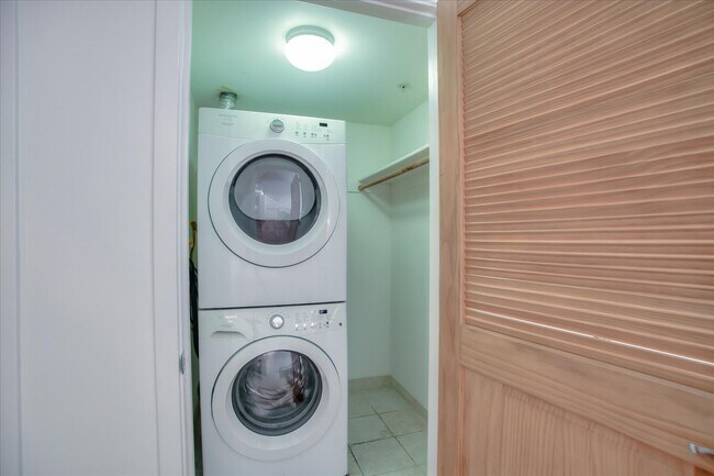 Building Photo - 1025 Minna St