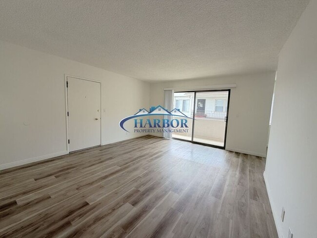 Building Photo - 213 W Manchester Blvd