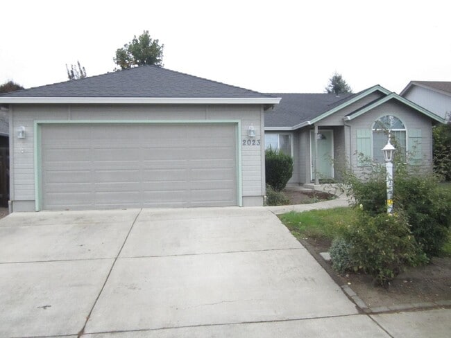 Primary Photo - Cozy and Spacious Home for Rent
