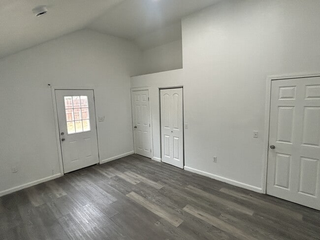 Building Photo - 8017 Laurel Ave