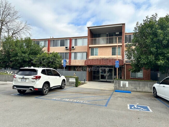 Building Photo - 650 N Oakland Ave