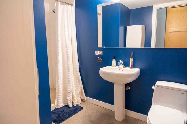 Building Photo - 949 W Madison St