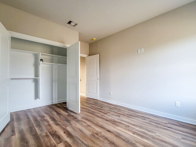 Building Photo - 3840 Skylane Ave