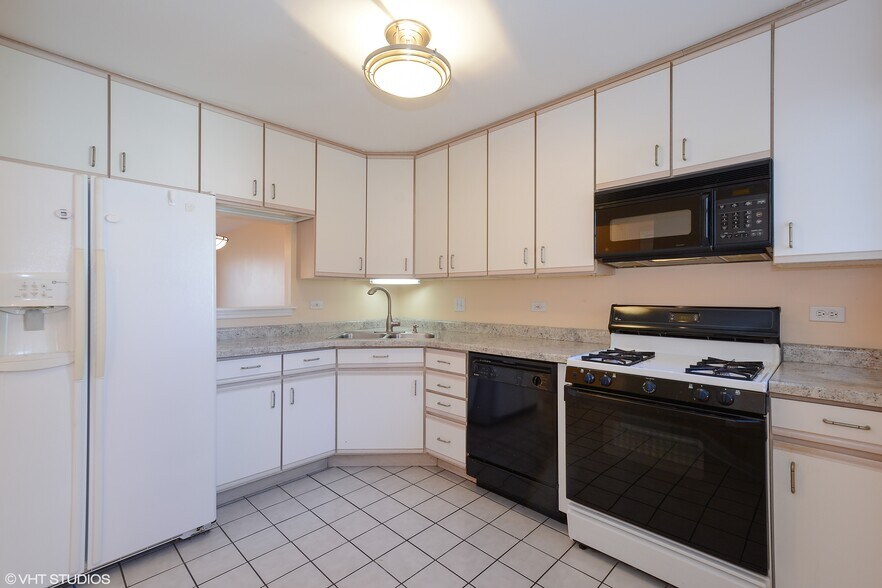 Kitchen - 1560 N Saint Marks Pl