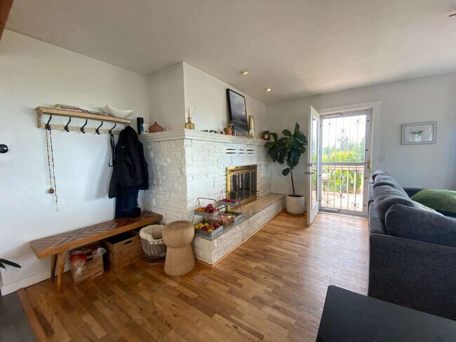 Building Photo - Spectacular Panoramic View at this 5-bed, ...