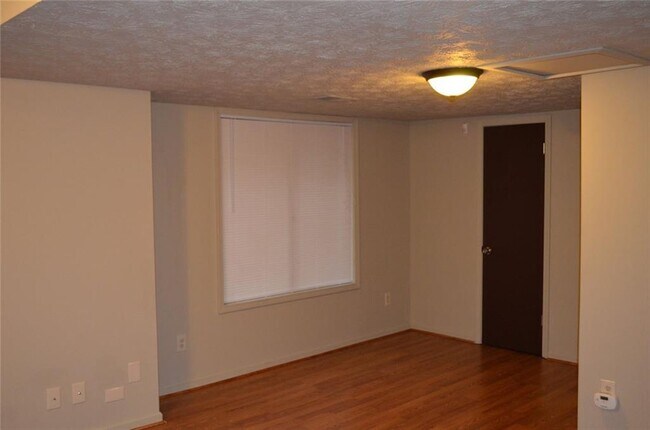 Building Photo - 2745 Peachtree Walk