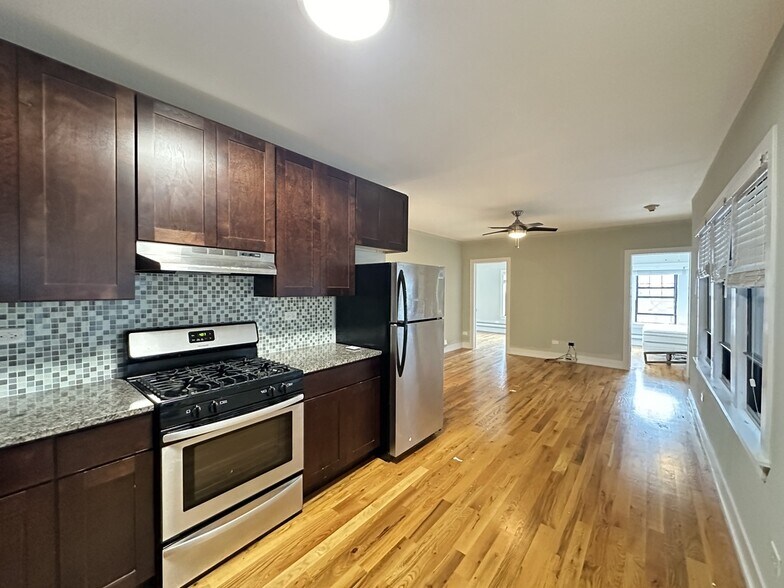 Building Photo - 811 Elm St