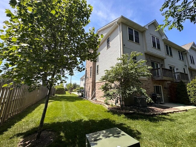 Building Photo - 2601 Chelsey St