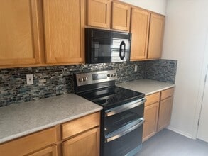 Building Photo - 2155 Meadow Ct