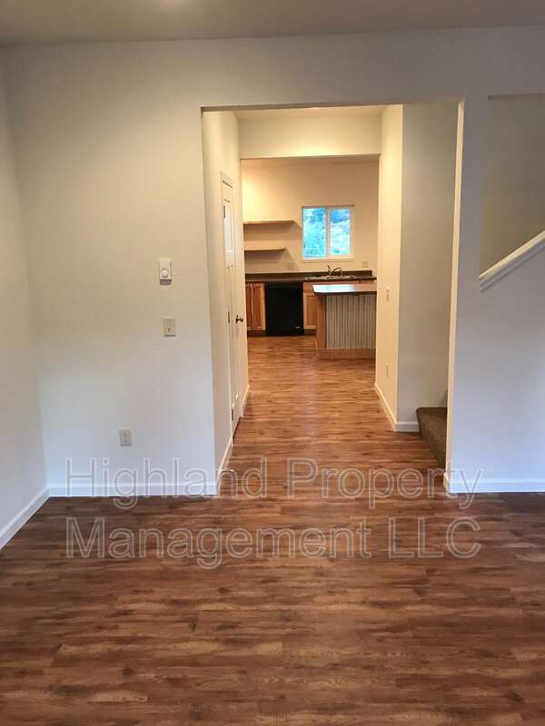 Building Photo - 530 NE Stadium Way